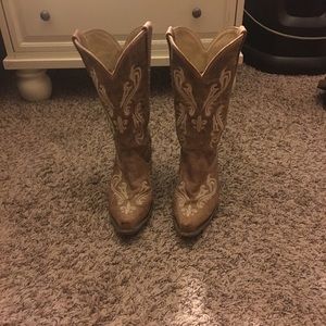 Corral boots size 8